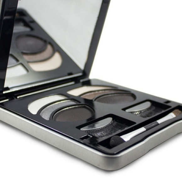 M.E. Makeover Essentials Lashing Out - Picture 2 of 4